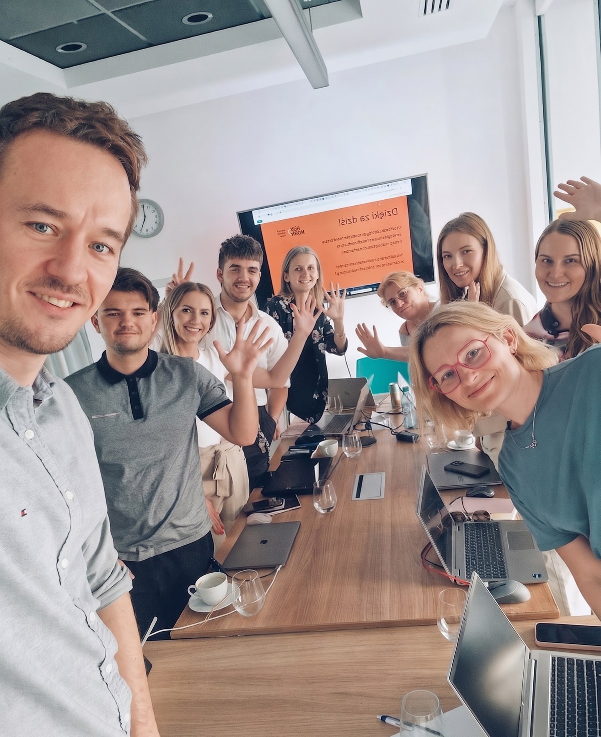 Uczestnicy Social Media Now z certyfikatami